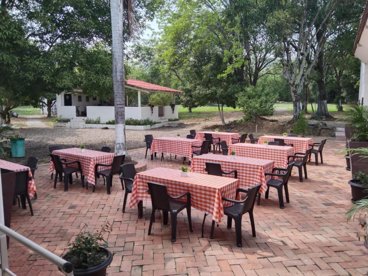 Arizona Ranch Hotel Girardot Exteriör bild