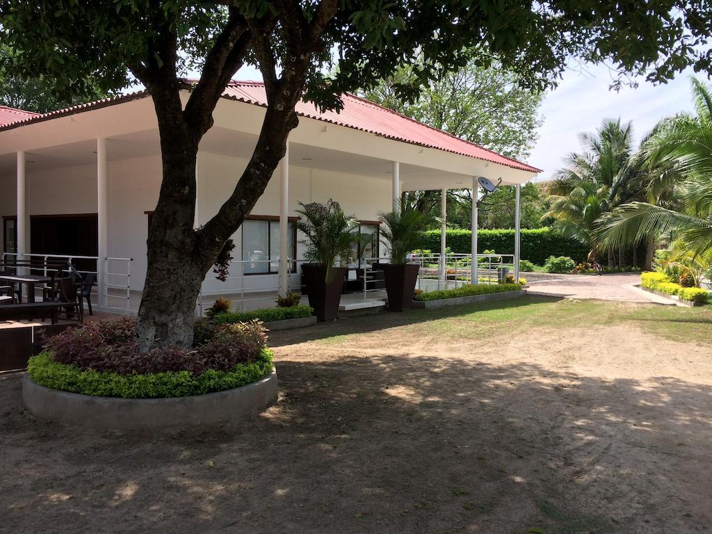 Arizona Ranch Hotel Girardot Exteriör bild